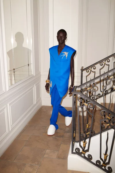 Look 18